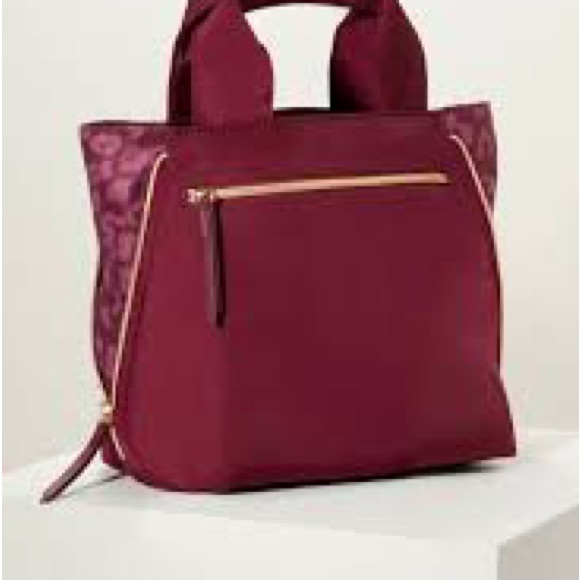 Stella & Dot Handbags - 2/$15 Stella & Dot Zip It Bag - Oxblood